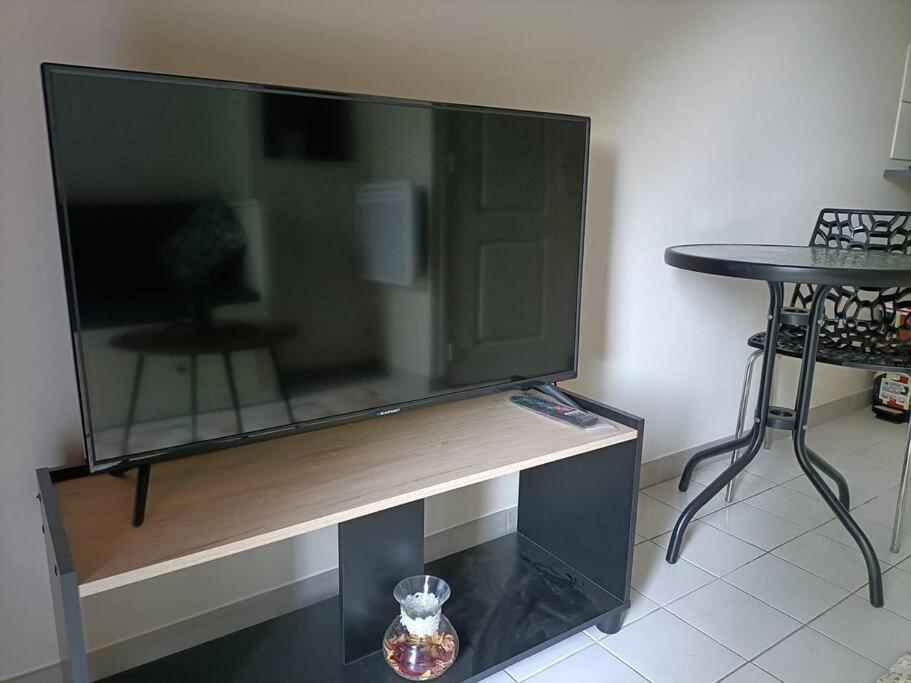 Agreable Et Paisible Studio Franqueville-Saint-Pierre Luaran gambar